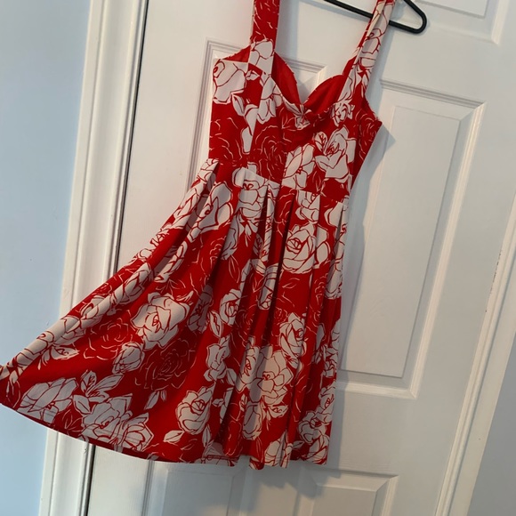 Retro style red floral dress - Picture 2 of 6